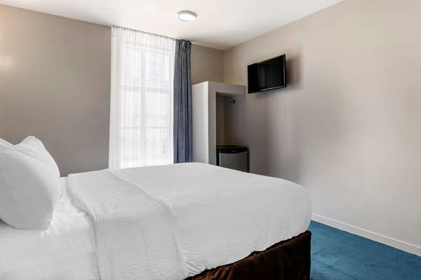  - Econo Lodge Montreal