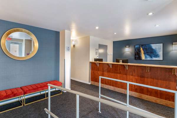  - Econo Lodge Montreal