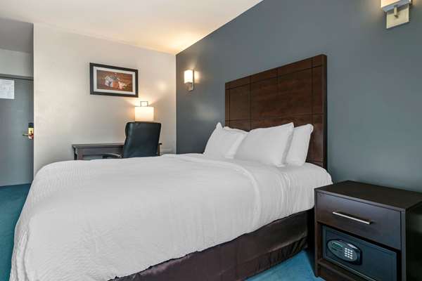  - Econo Lodge Montreal