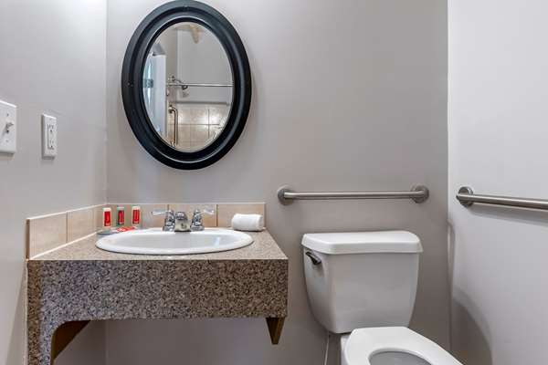  - Econo Lodge Montreal