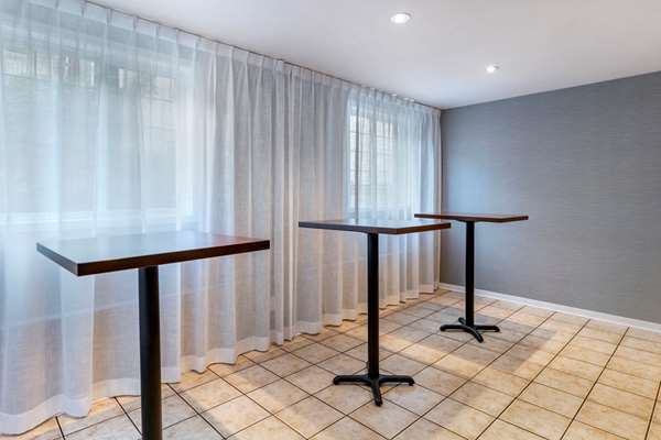 Amenities - Econo Lodge Montreal