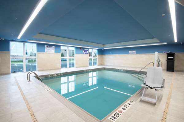 Pool - Comfort Inn & Suites Carleton Place