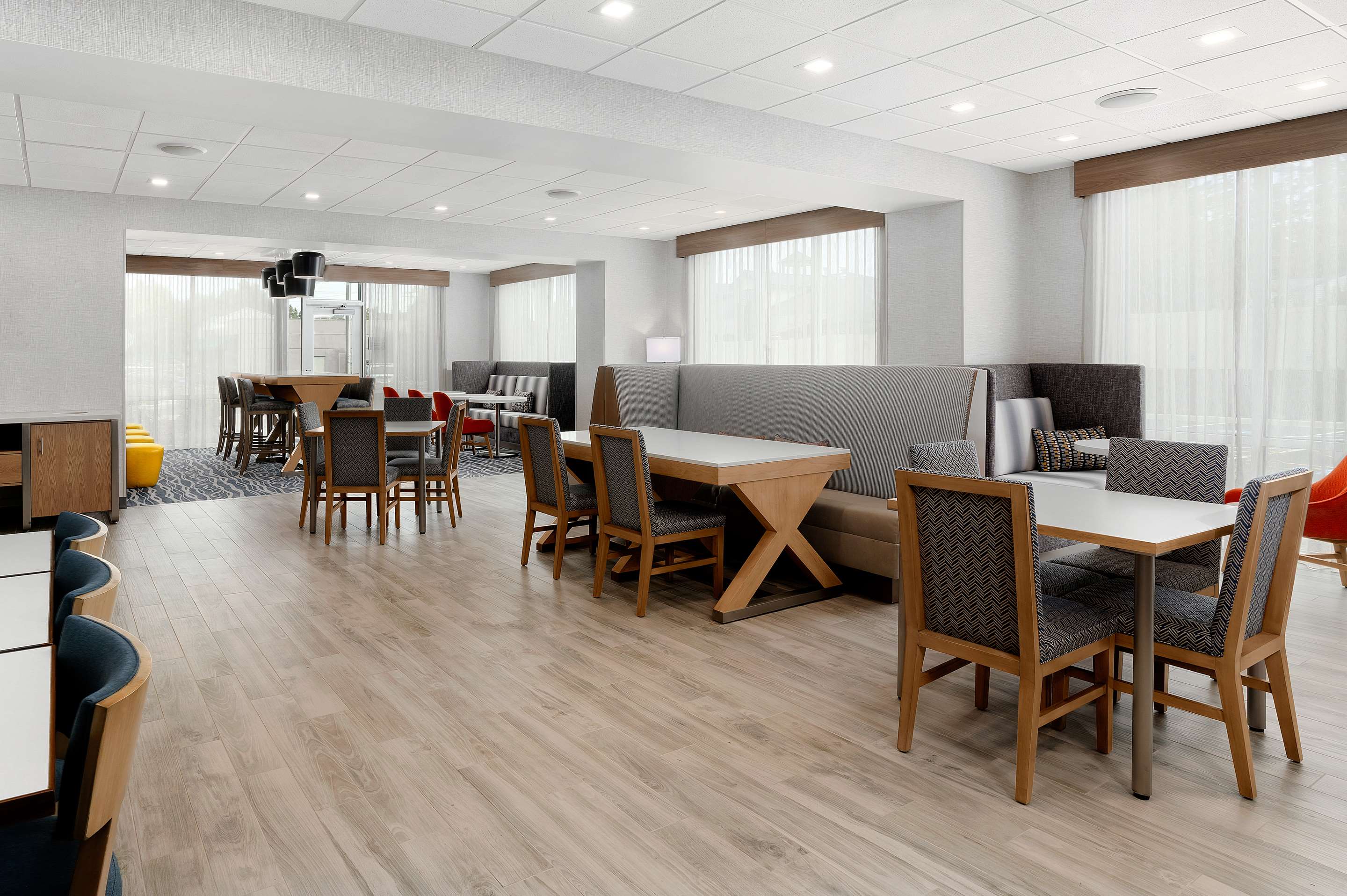 Breakfast Area | Hampton Inn Bellingham Airport