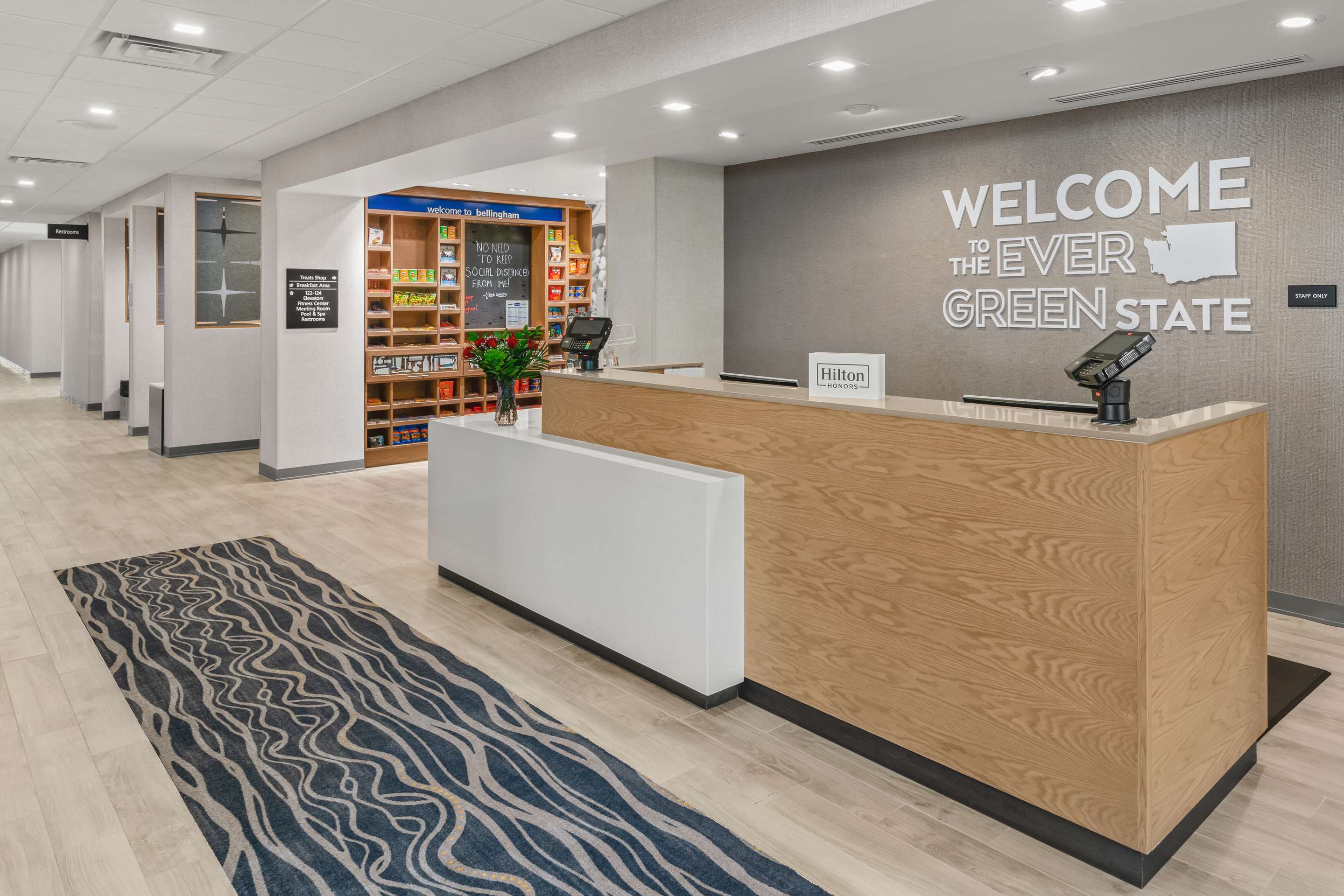 Lobby | Hampton Inn Bellingham Airport