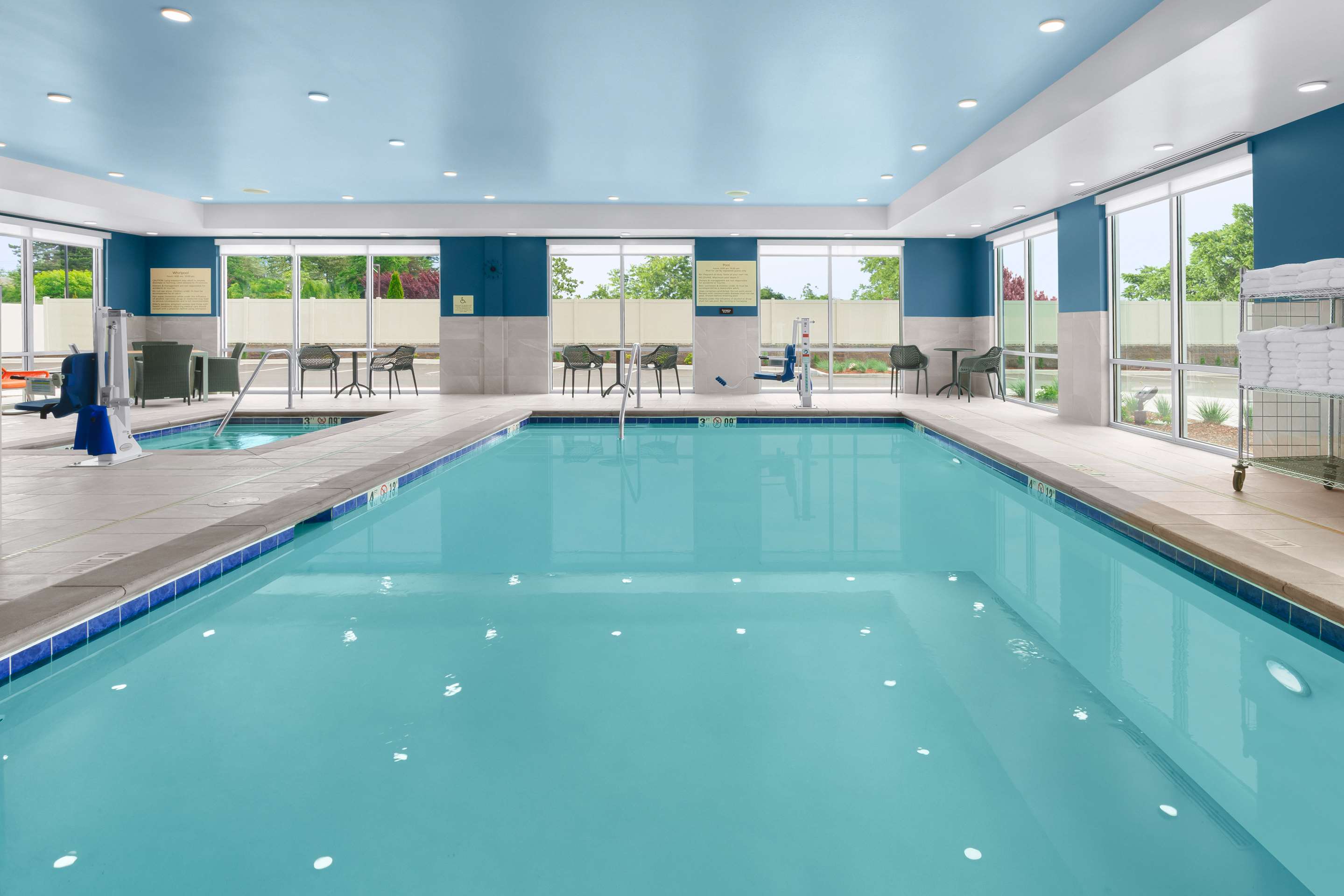 Pool | Hampton Inn Bellingham Airport