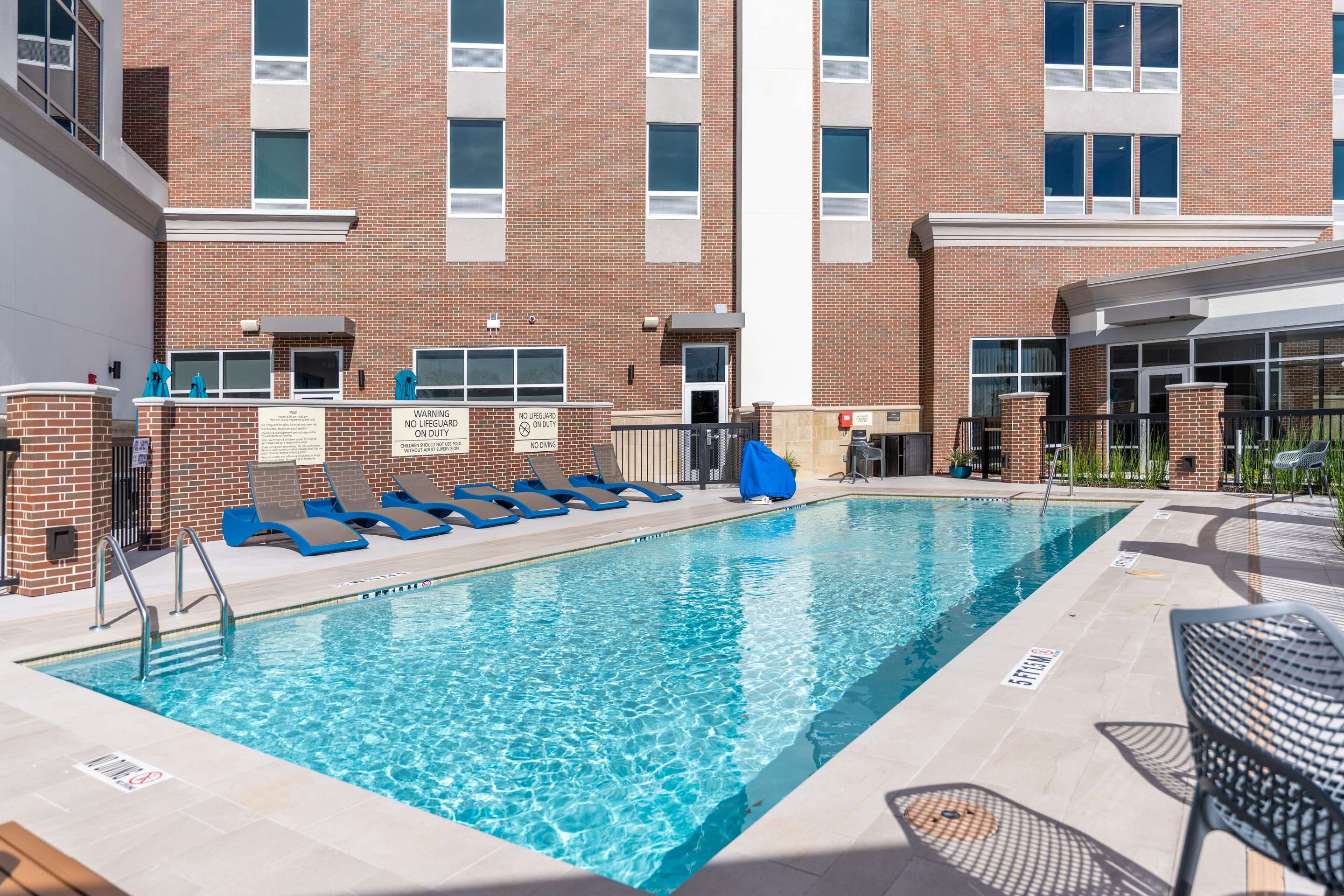 Pool | Hampton Inn & Suites Sugar Land, Tx