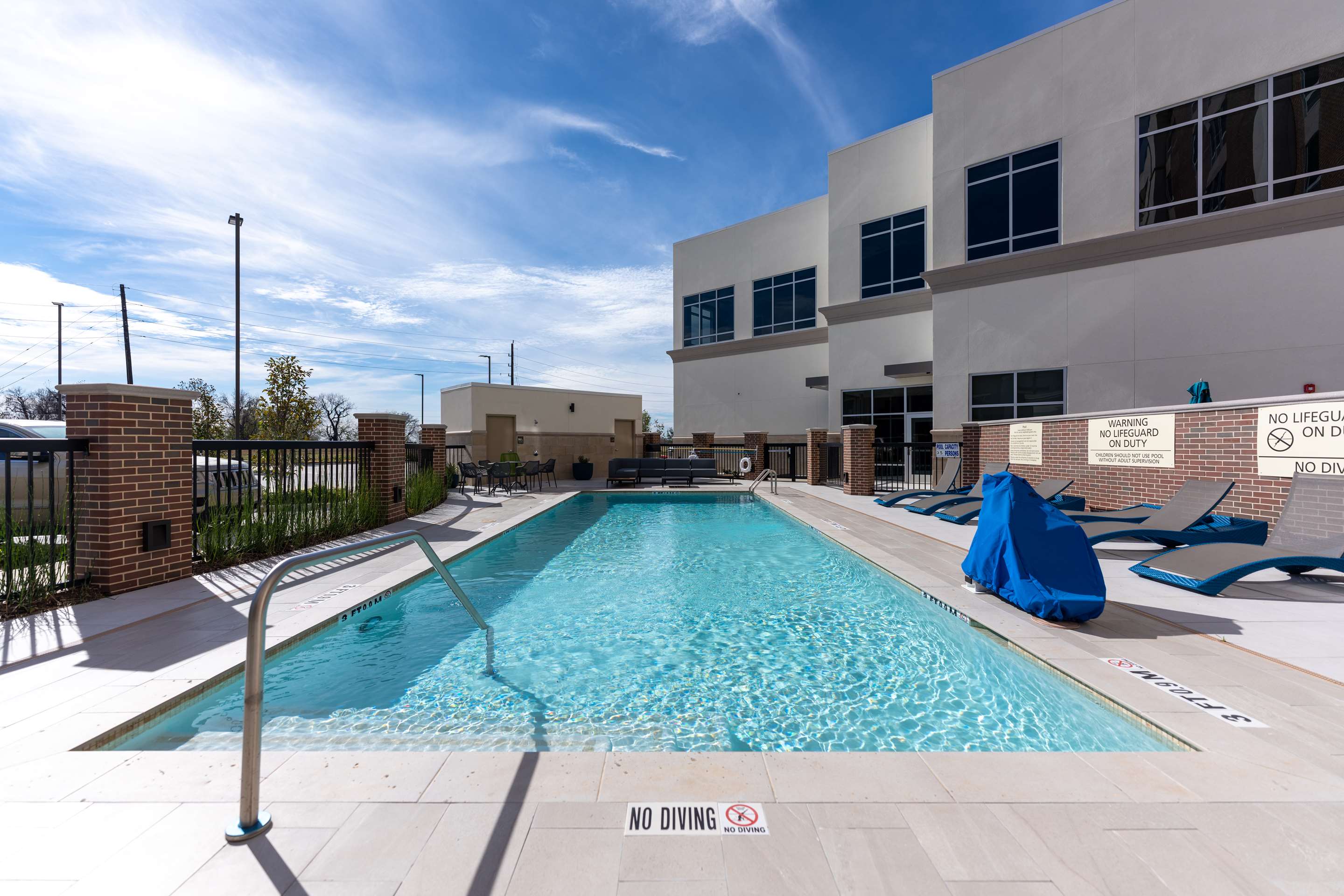 Pool | Hampton Inn & Suites Sugar Land, Tx