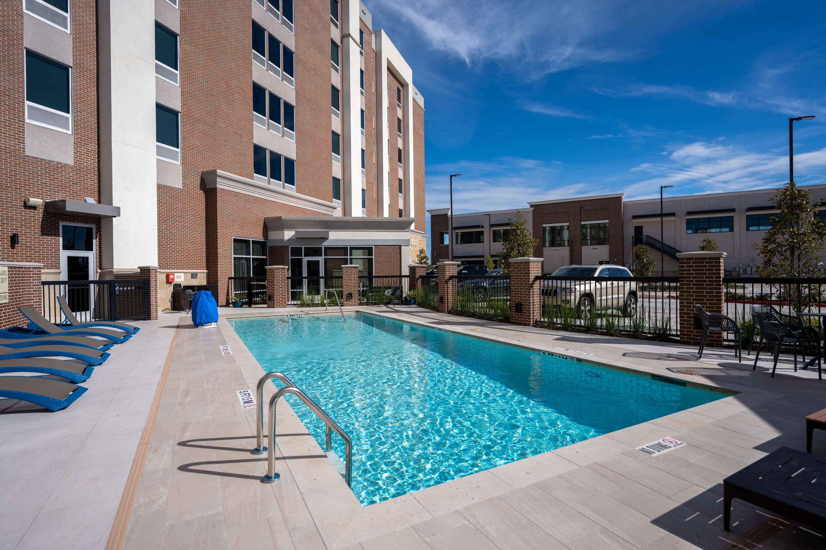 Pool | Hampton Inn & Suites Sugar Land, Tx