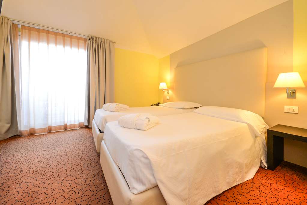 REGAL HOTEL-guestroom-Guest Room,On-Site.jpg