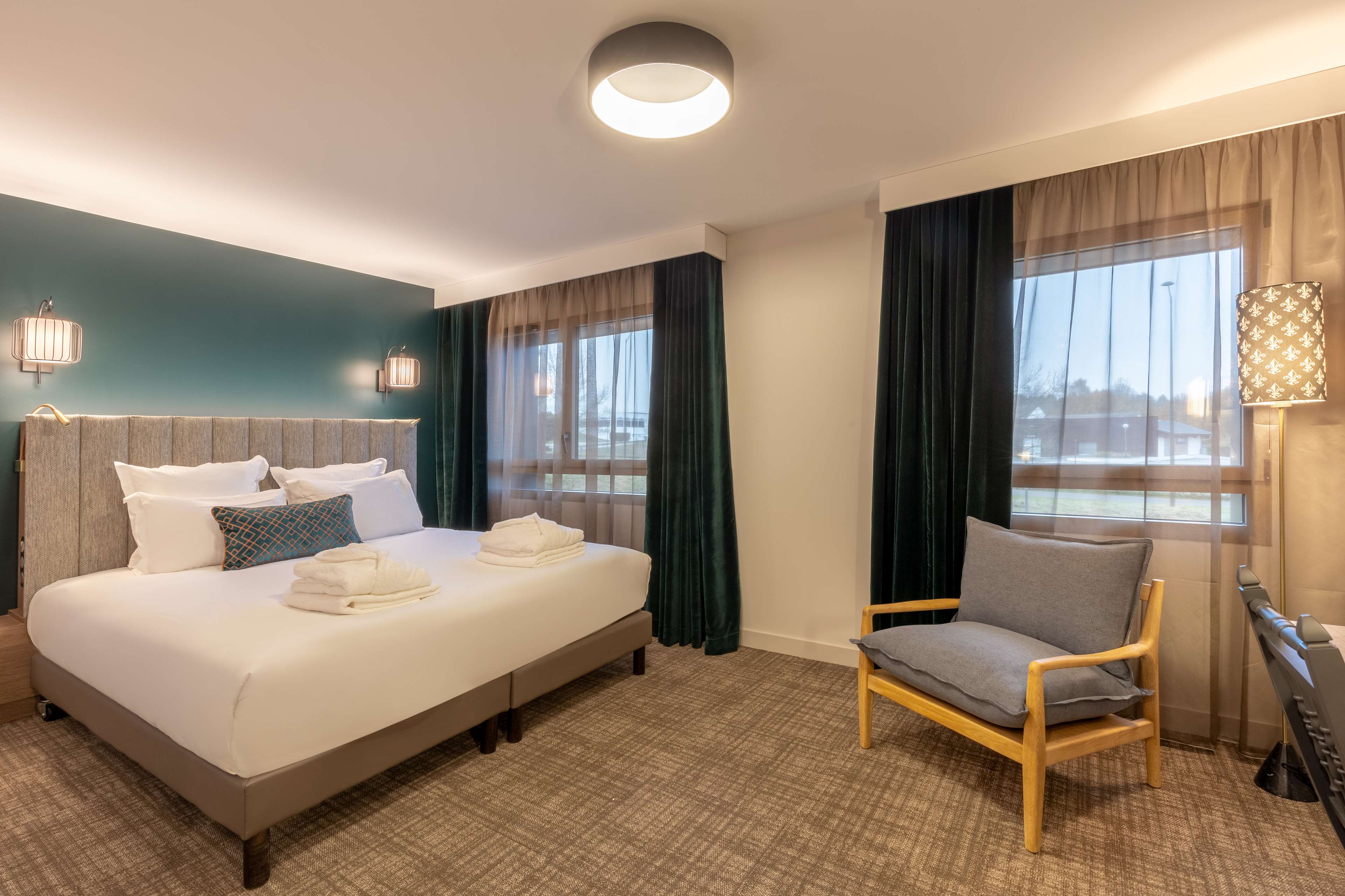 Best Western Plus Le Conquerant Rouen Nord Room Type - 1 King Bed, Non-Smoking, Executive Room, Shower