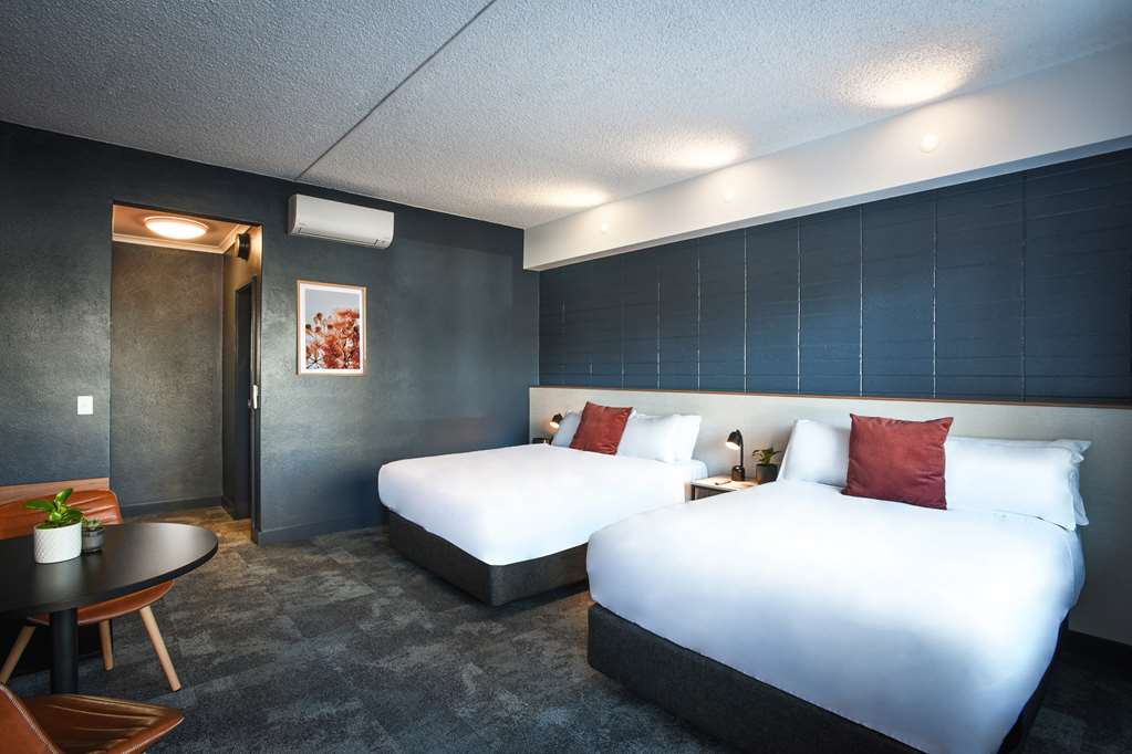 HOTELMOTEL ADELAIDE-guestroom-Guest Room,On-Site.jpg