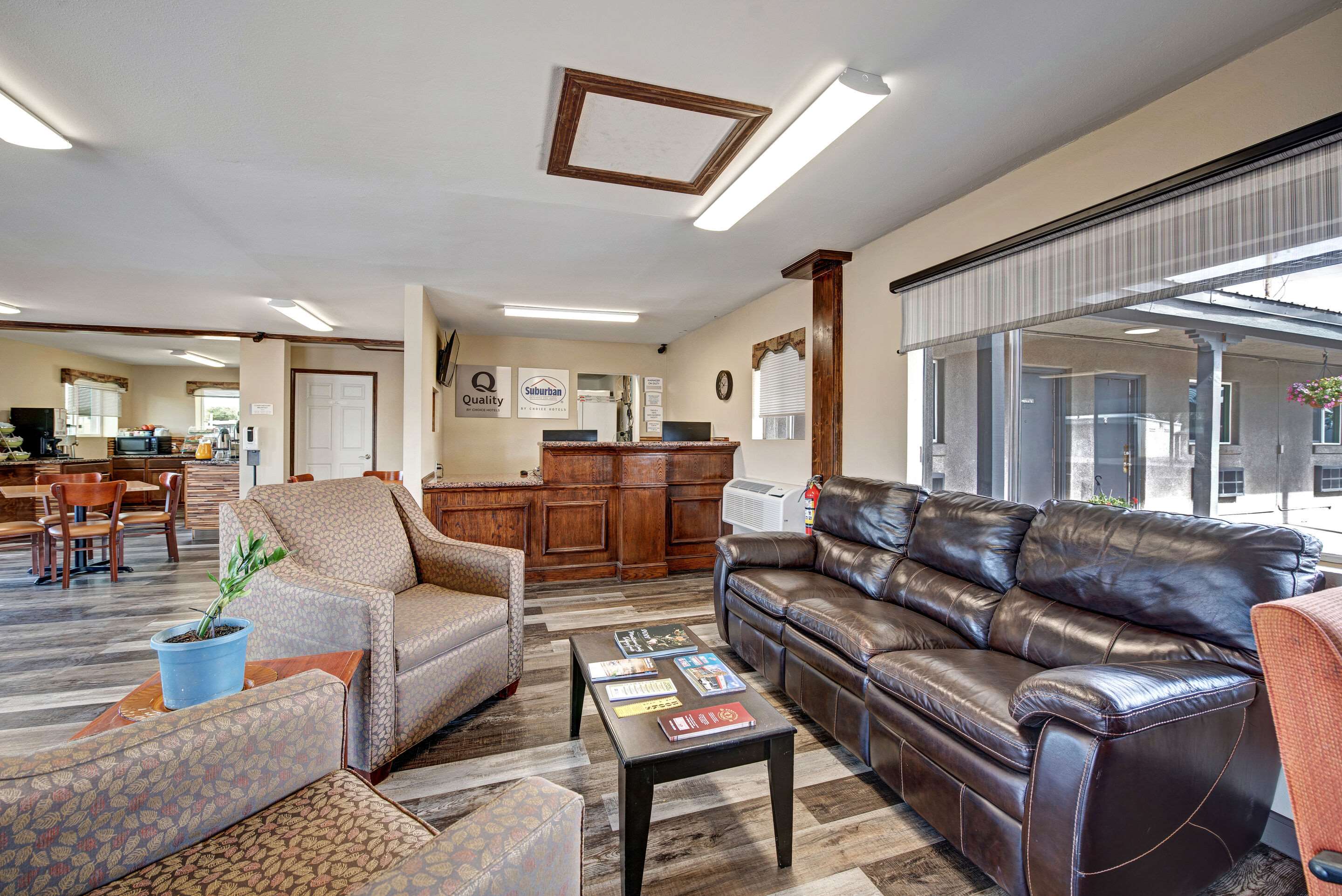 Lobby with sitting area | Quality Inn