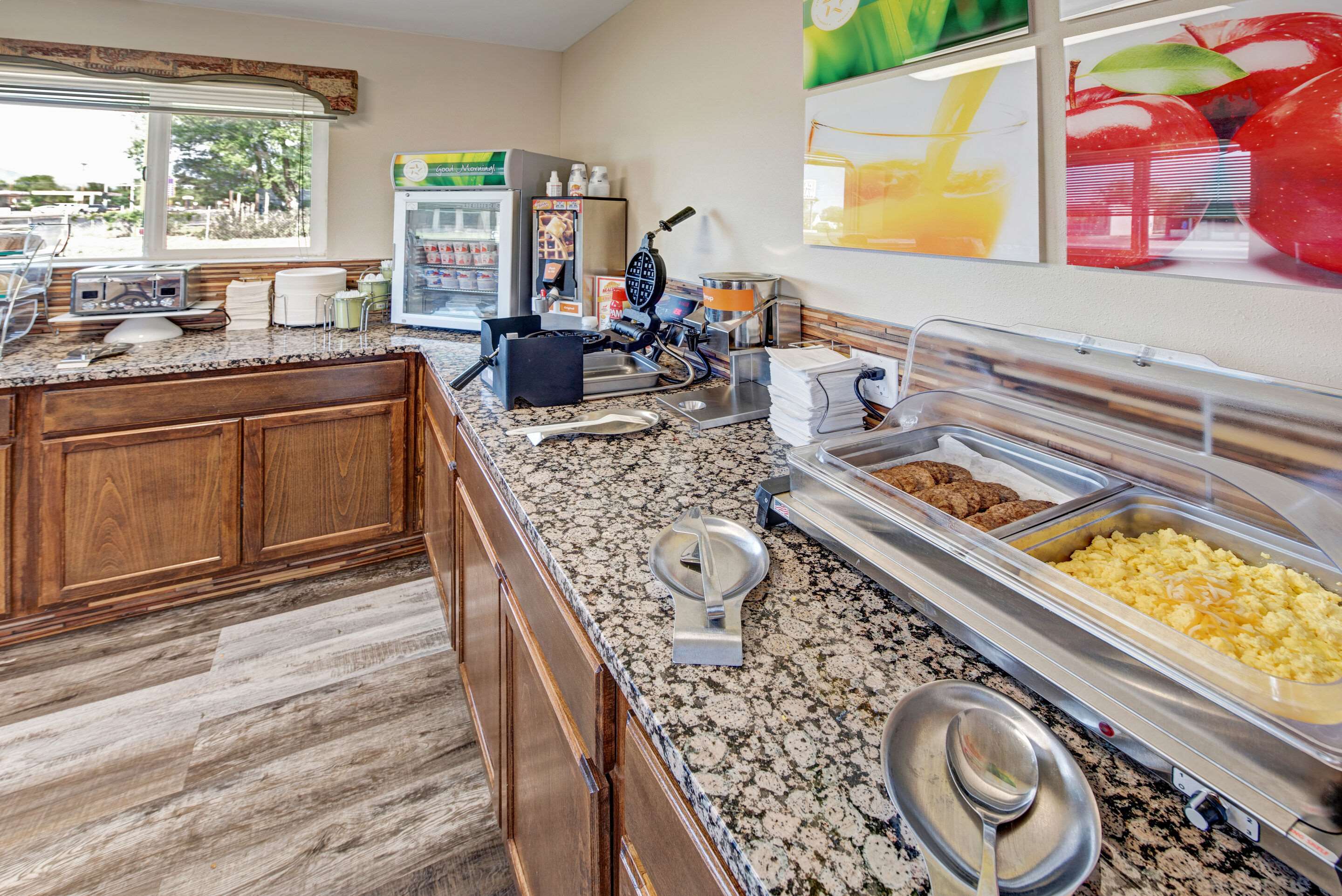 Breakfast area | Quality Inn
