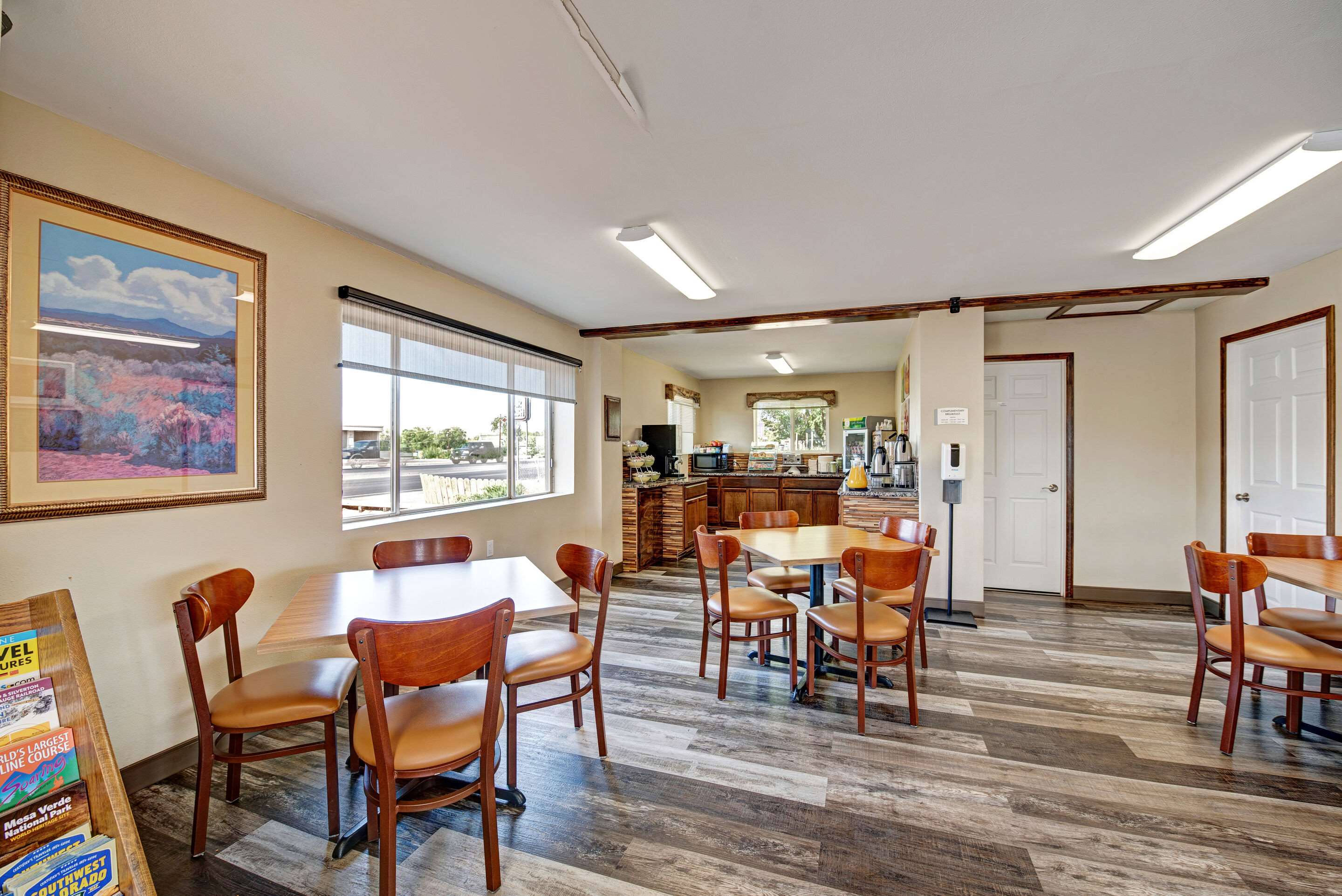 Breakfast area | Quality Inn