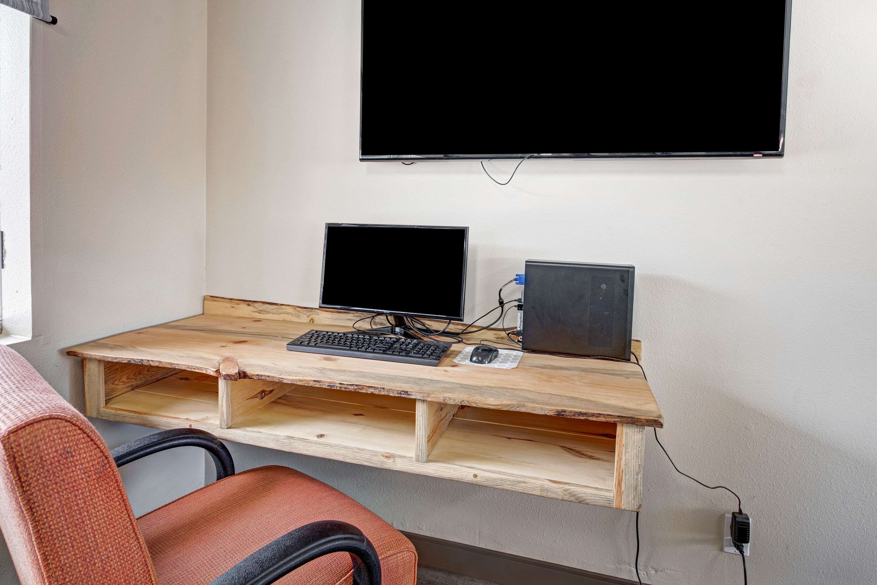 Business center | Quality Inn