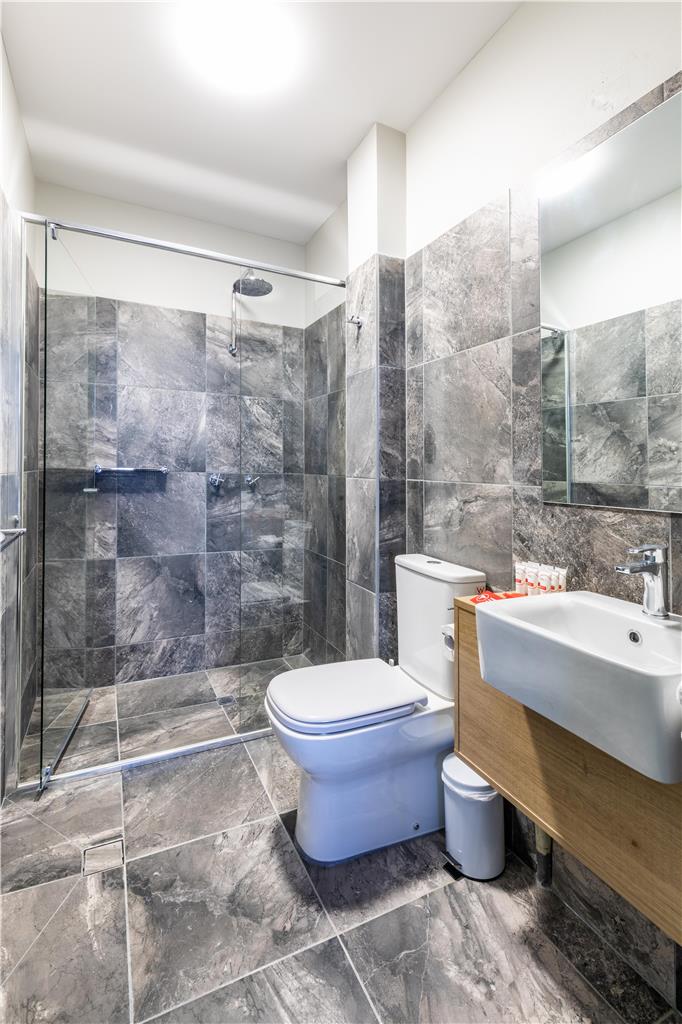 NIGHTCAP AT COMMERCIAL HOTEL-guestroom-Guest Room,Bathroom,On-Site.jpg