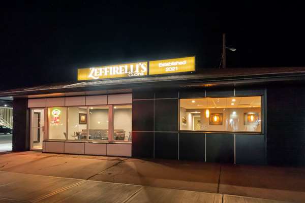  - Econo Lodge Inn & Suites Medicine Hat