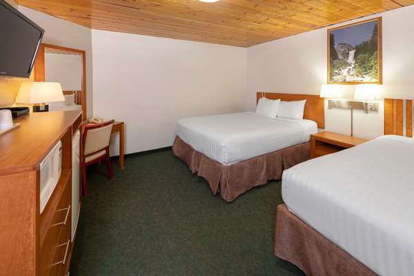  - Econo Lodge Inn & Suites Medicine Hat