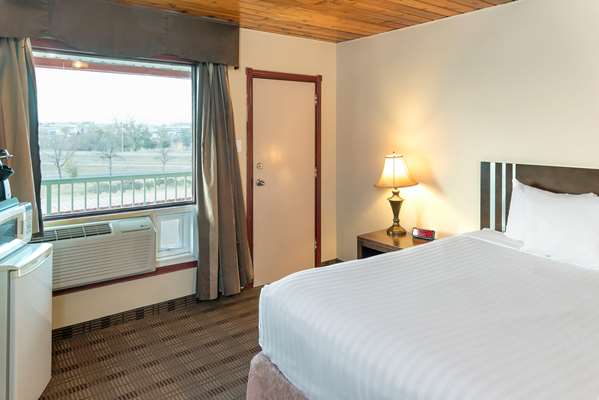  - Econo Lodge Inn & Suites Medicine Hat