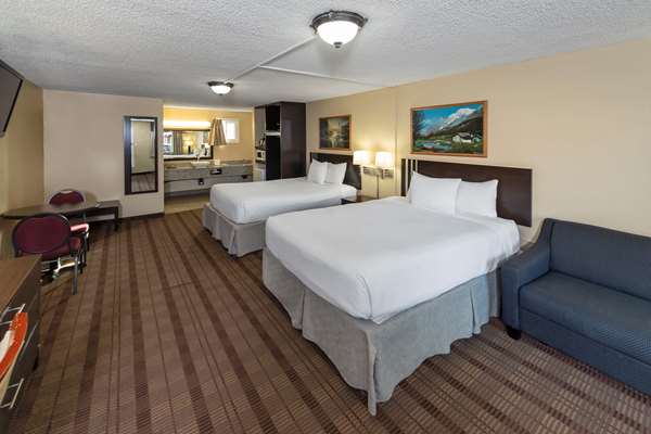  - Econo Lodge Inn & Suites Medicine Hat