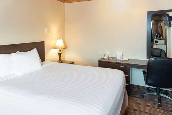  - Econo Lodge Inn & Suites Medicine Hat