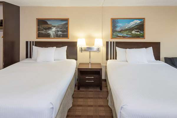  - Econo Lodge Inn & Suites Medicine Hat