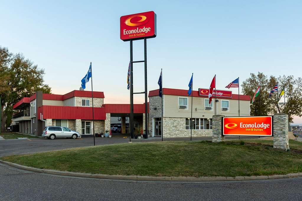 Econo Lodge Inn and Suites Medicine Hat