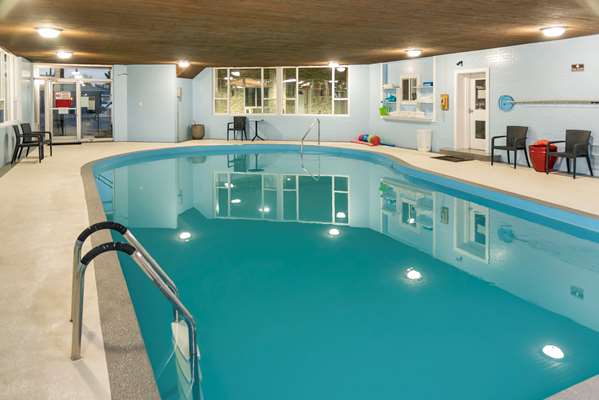 Pool - Econo Lodge Inn & Suites Medicine Hat