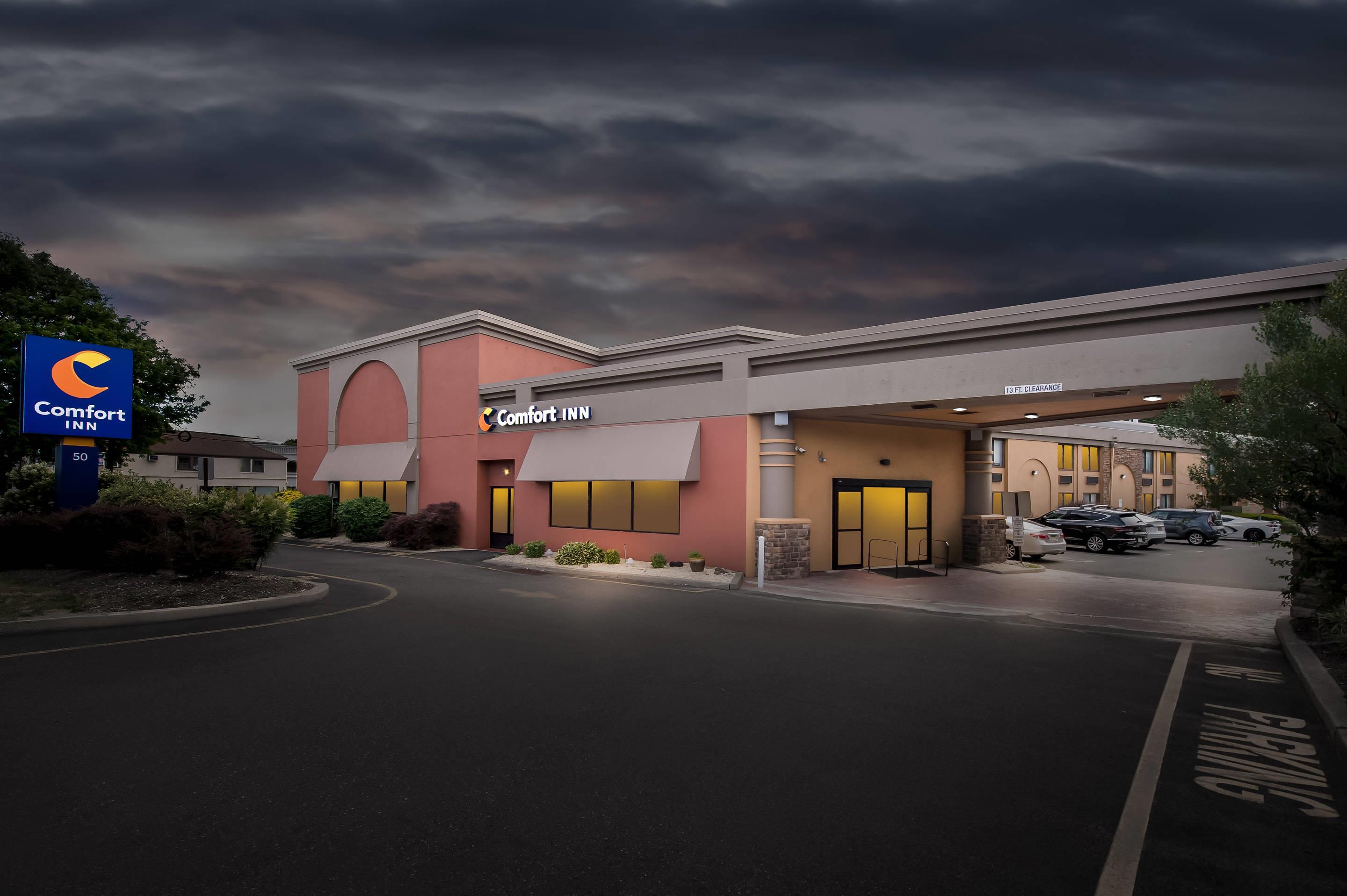 Hotel at night | Comfort Inn Paramus