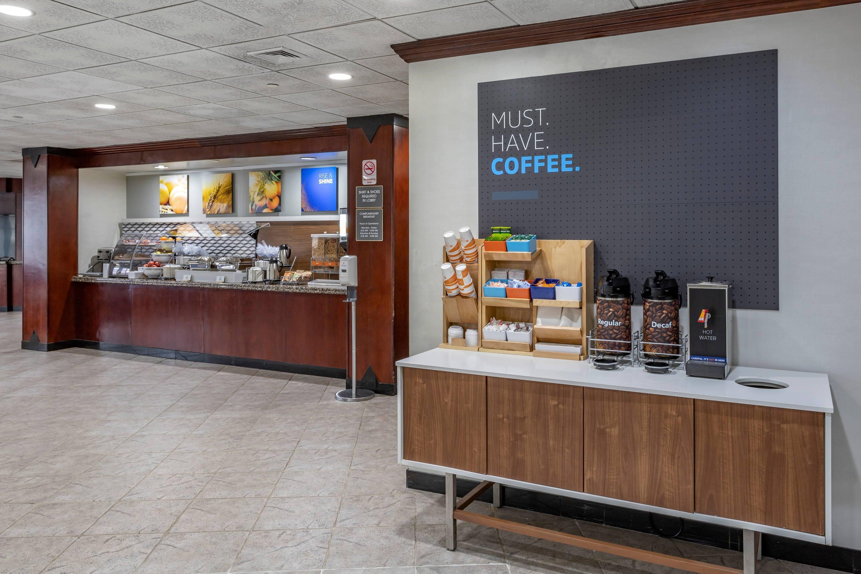 Breakfast area | Comfort Inn Paramus