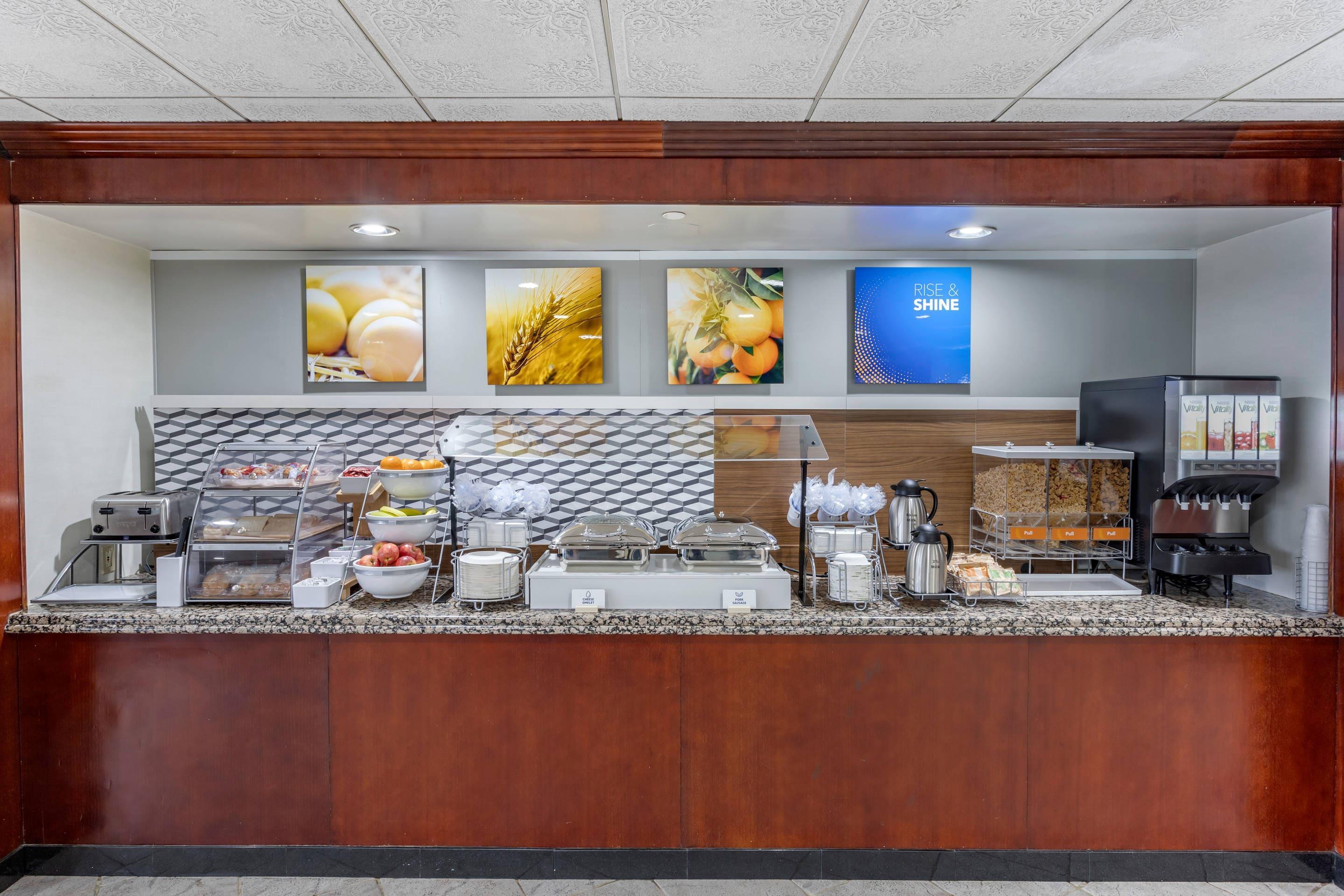Breakfast counter | Comfort Inn Paramus