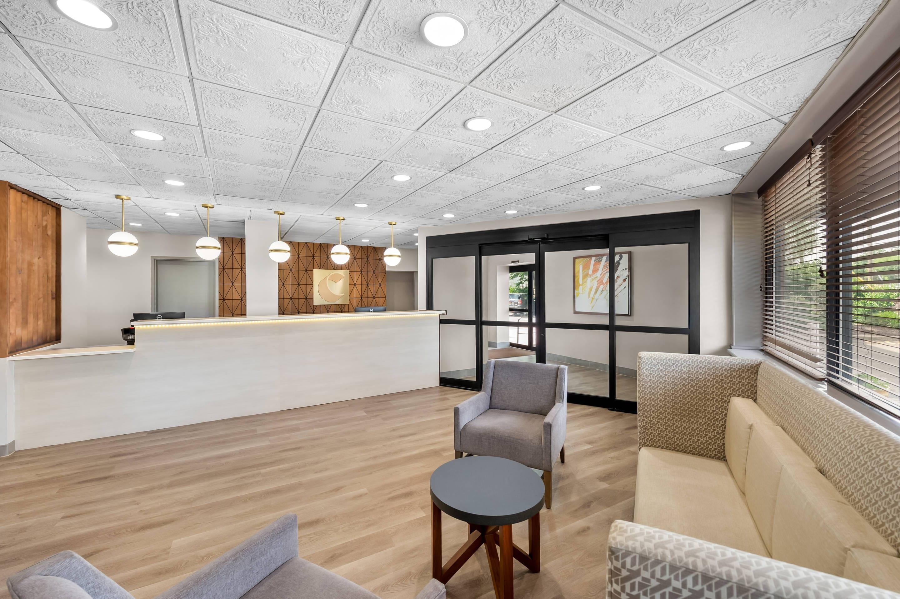 Lobby with sitting area | Comfort Inn Paramus