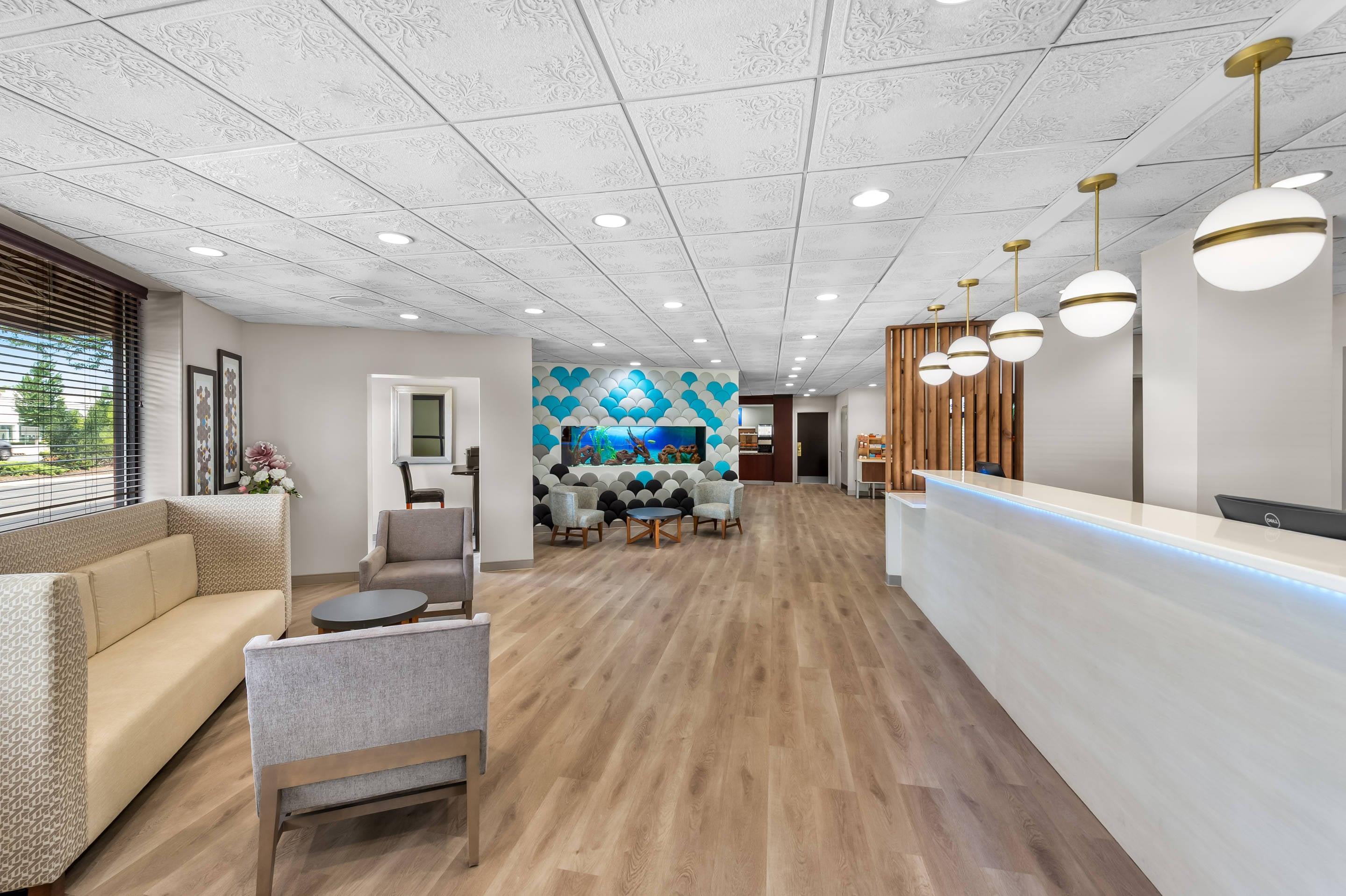 Lobby with sitting area | Comfort Inn Paramus