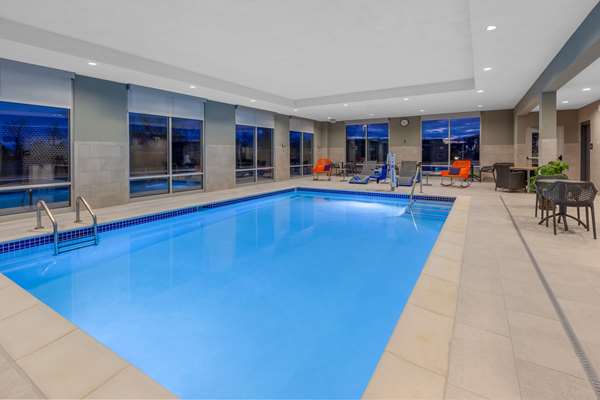 Pool - Hampton Inn & Suites Bloomfield Hills