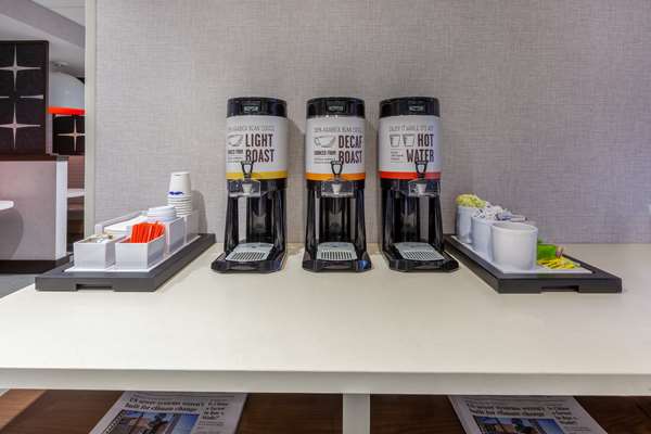 Restaurant - Hampton Inn & Suites Bloomfield Hills