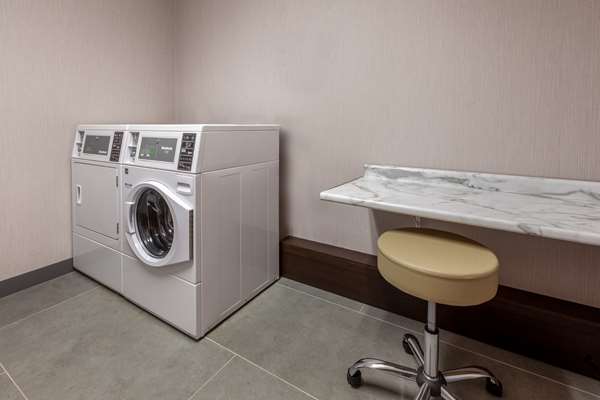  - Hampton Inn & Suites Bloomfield Hills