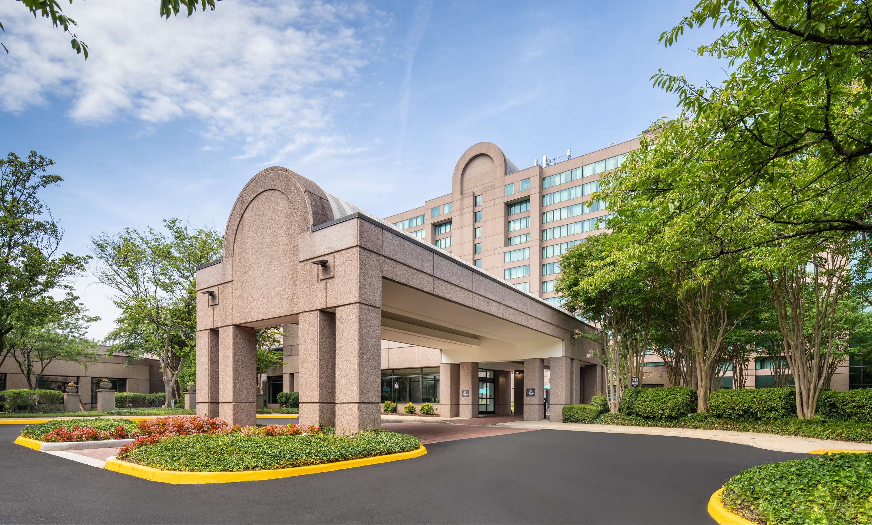 Exterior | Hilton Fairfax, Va