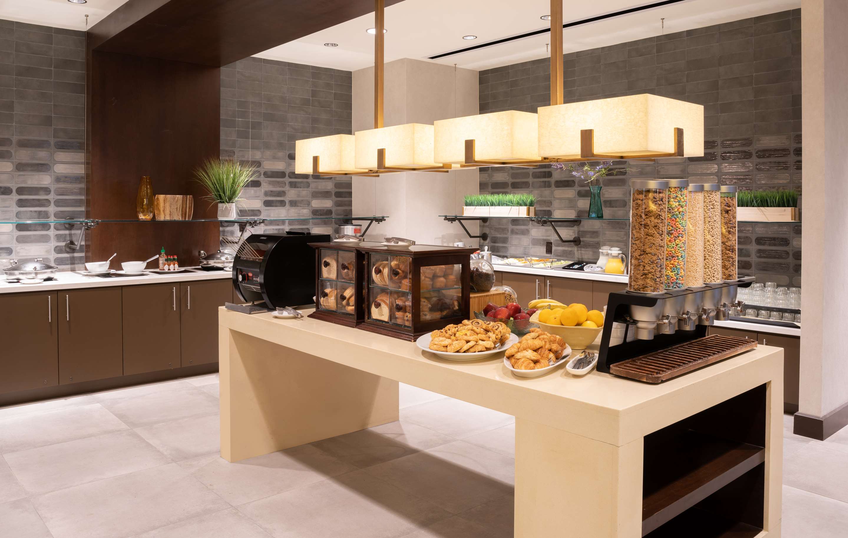 Breakfast Area | Hilton Fairfax, Va