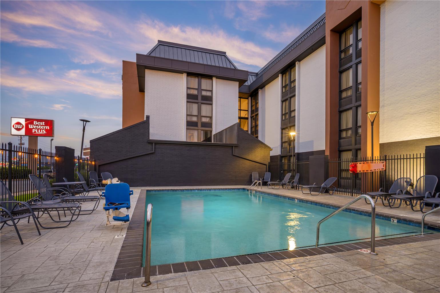 Best Western Plus North at Pyramids