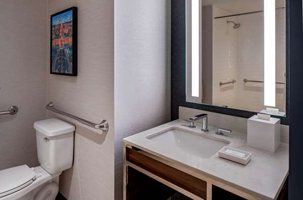  - Hilton Garden Inn University Capitol District Austin - I-35, Exit 235A