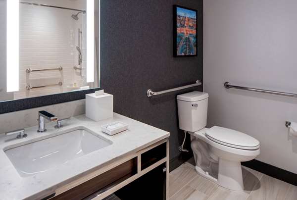  - Hilton Garden Inn University Capitol District Austin - I-35, Exit 235A