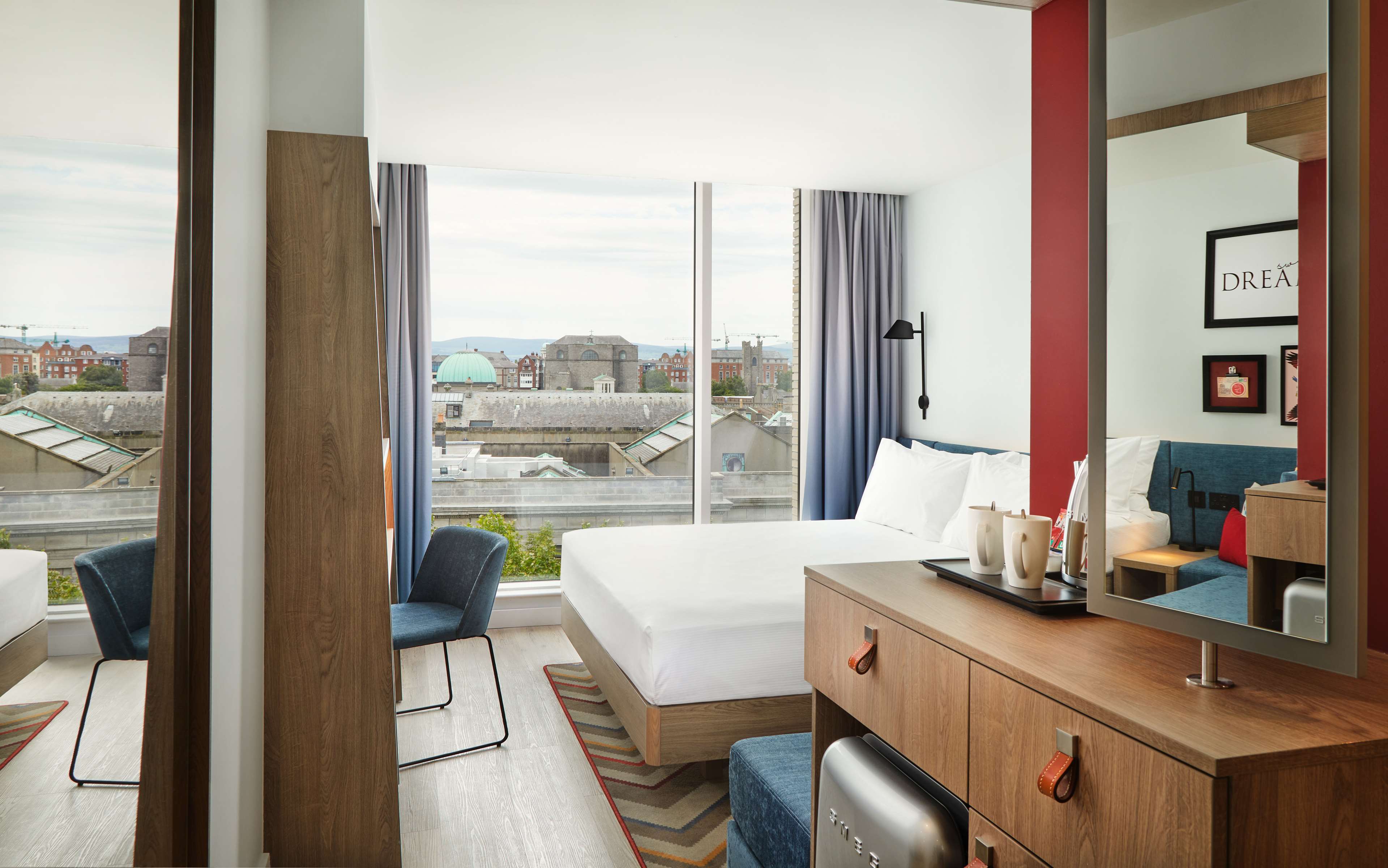 Hampton by Hilton Dublin City Centre Room Type - KING ROOM WITH CITY VIEW