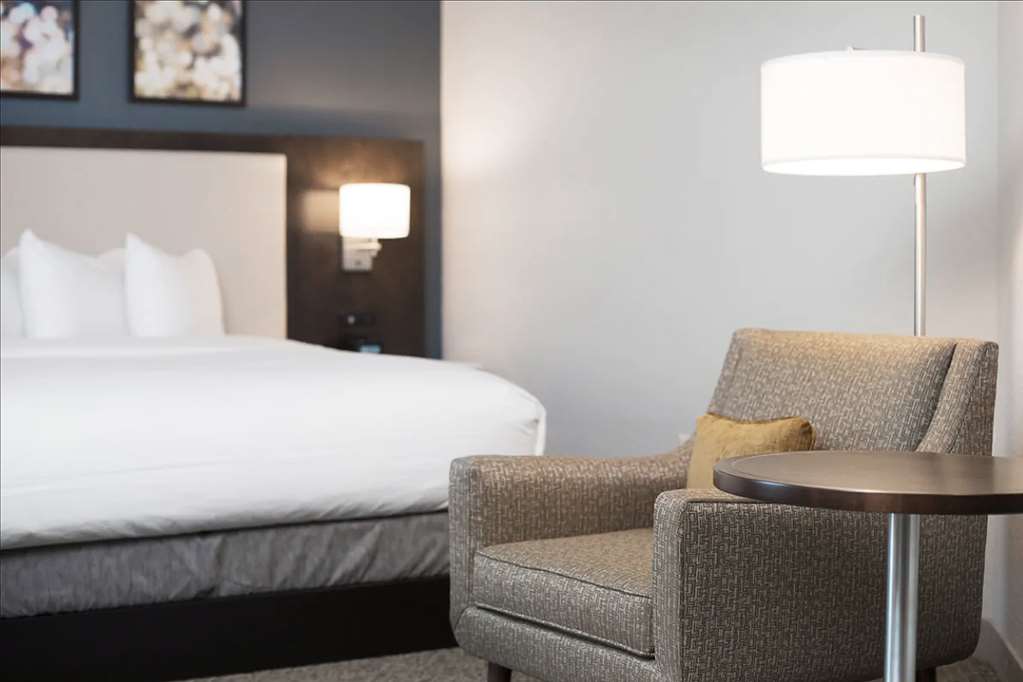 Hilton Garden Inn Minneapolis University Area - Tap to explore photos