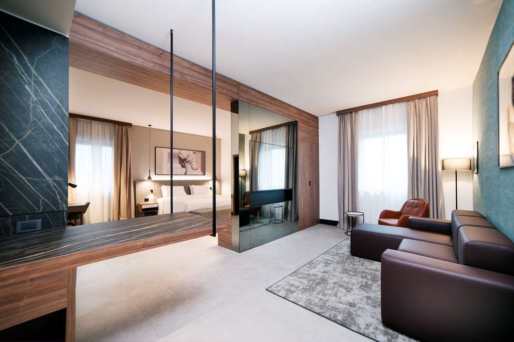 RADISSON HOTEL NAPLES NOLA-guestroom-Guest Room,Suite,On-Site,Property Amenity.jpg