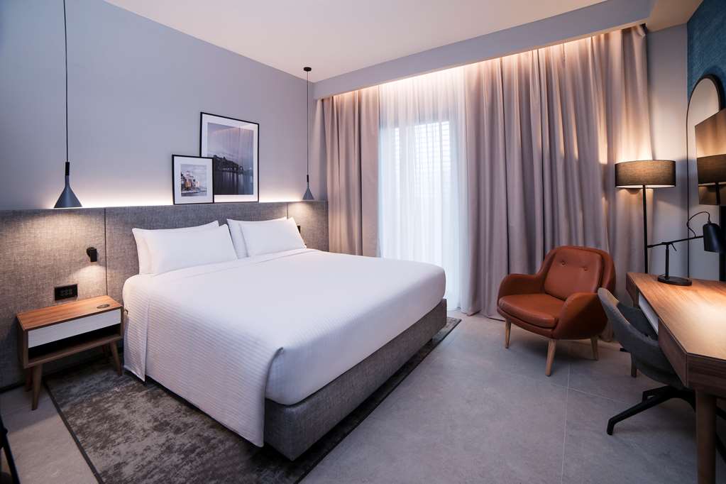 RADISSON HOTEL NAPLES NOLA-guestroom-Guest Room,On-Site.jpg