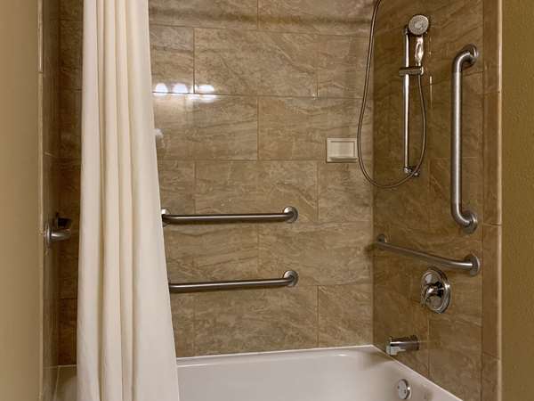  - Comfort Inn Oakdale - I-694, Exit 57
