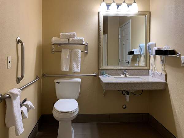  - Comfort Inn Oakdale - I-694, Exit 57