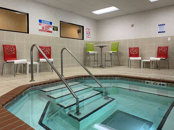 Pool - Comfort Inn Oakdale - I-694, Exit 57