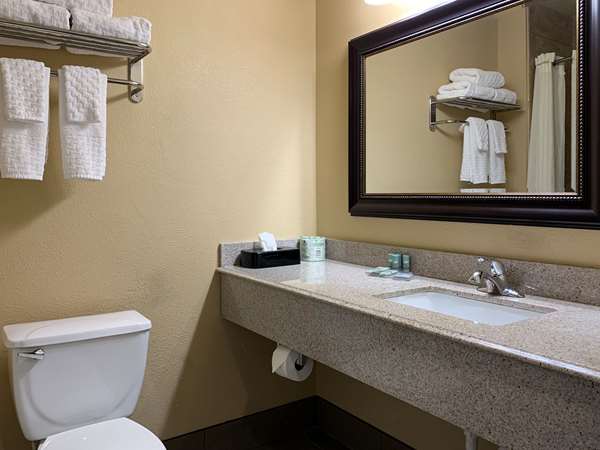  - Comfort Inn Oakdale - I-694, Exit 57