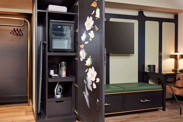  - Hyatt Centric Hotel Downtown Sacramento - I-5, Exit 519B